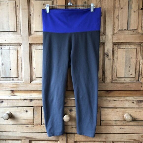 Fabletics Small Purple Gray Cropped Leggings - Picture 1 of 7